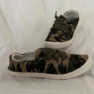 Jellypop Dallas Fashion Camouflage Sneakers size 7.5   NEW IN BOX
